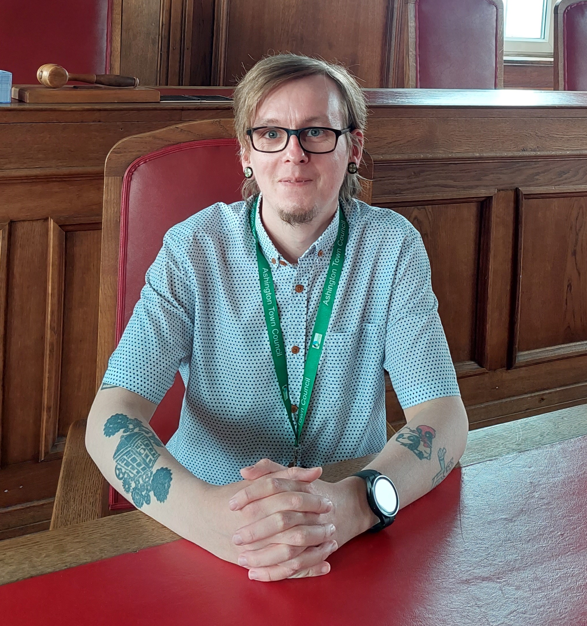 photo of officer in council chamber