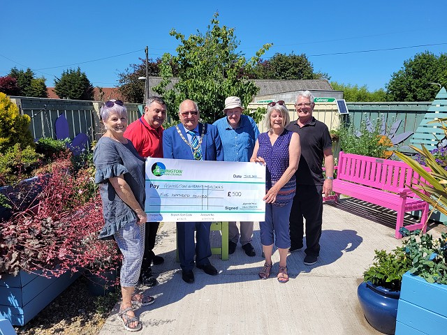 aveichequepresentationsmallgrant